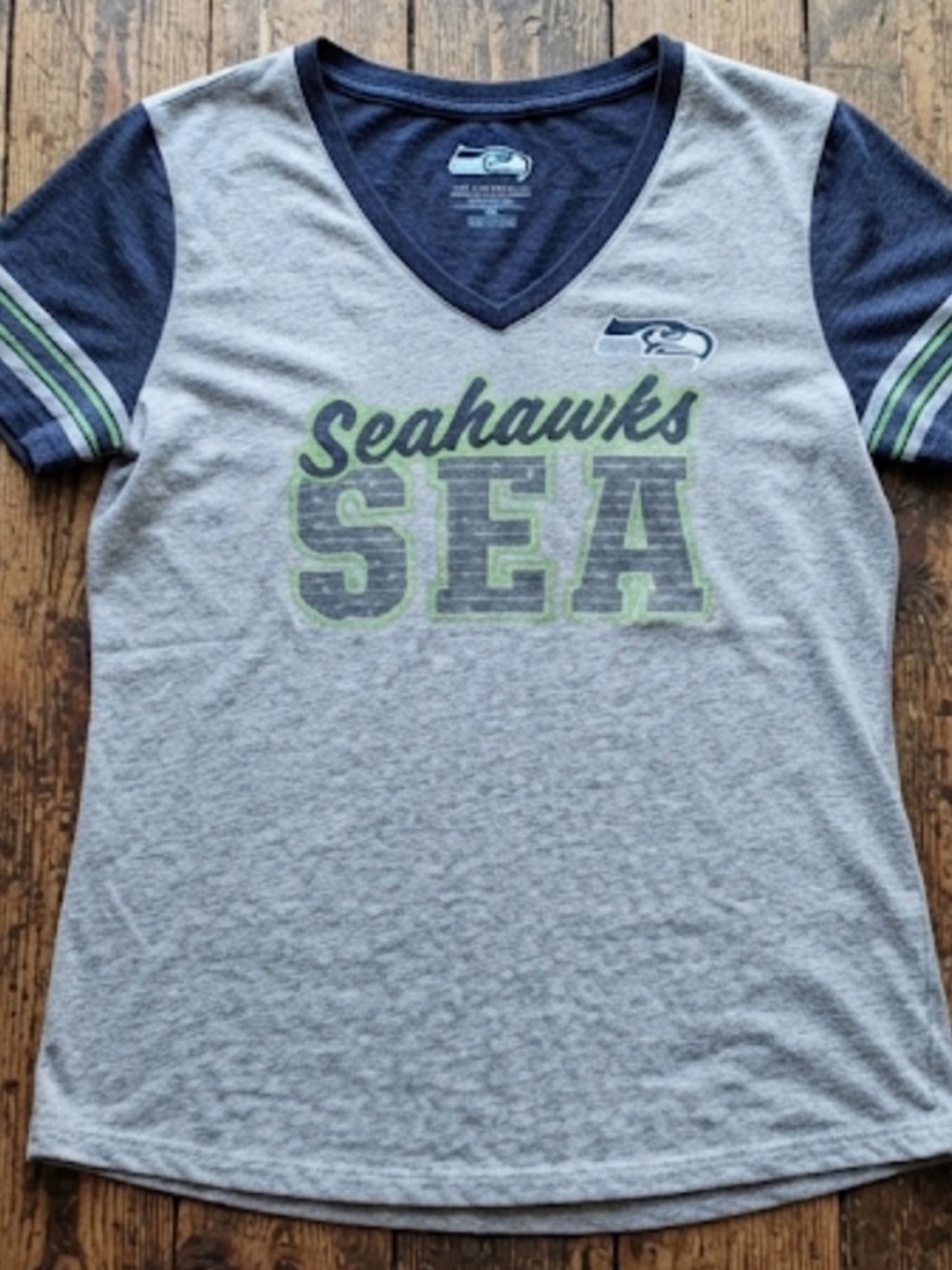 Seattle Seahawks V-neck shirt women’s size XL